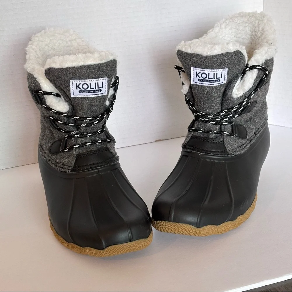 Kolili Duck Inspired Gray and Black Winter Boots Size 7 EUC Waterproof Insulated